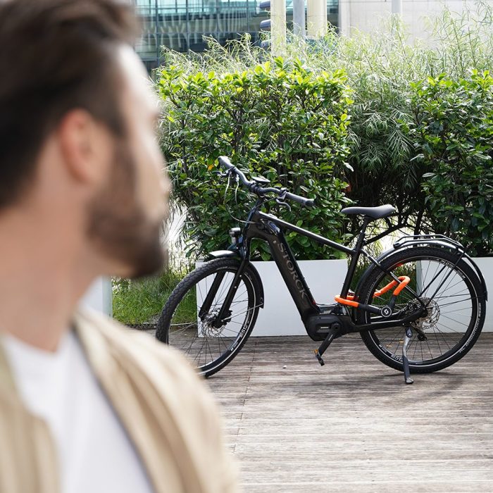 Een fiets die is vergrendeld met het Serea-slot.