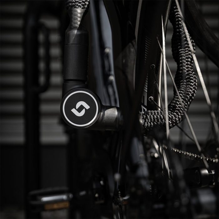 Het Serea-slot op een fiets.