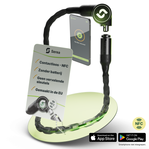 Serea Swift slim slot in zwart met een 6 mm ketting en een smartphone waarop de Serea-app geopend is; uitgelichte producteigenschappen: contactloos ontgrendelen via NFC, batterijvrij, sleutelloos en geproduceerd in de EU.